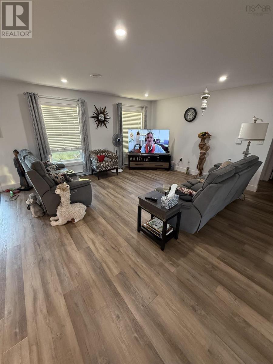 57 Michael Street, Sydney, Nova Scotia  B1P 0J6 - Photo 4 - 202525110