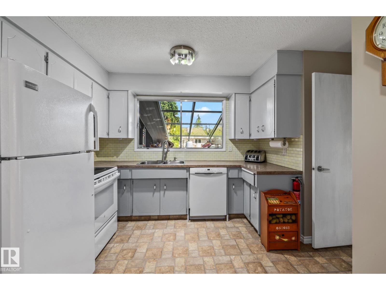 12250 143 Av Nw, Edmonton, Alberta  T5X 3R7 - Photo 14 - E4460798