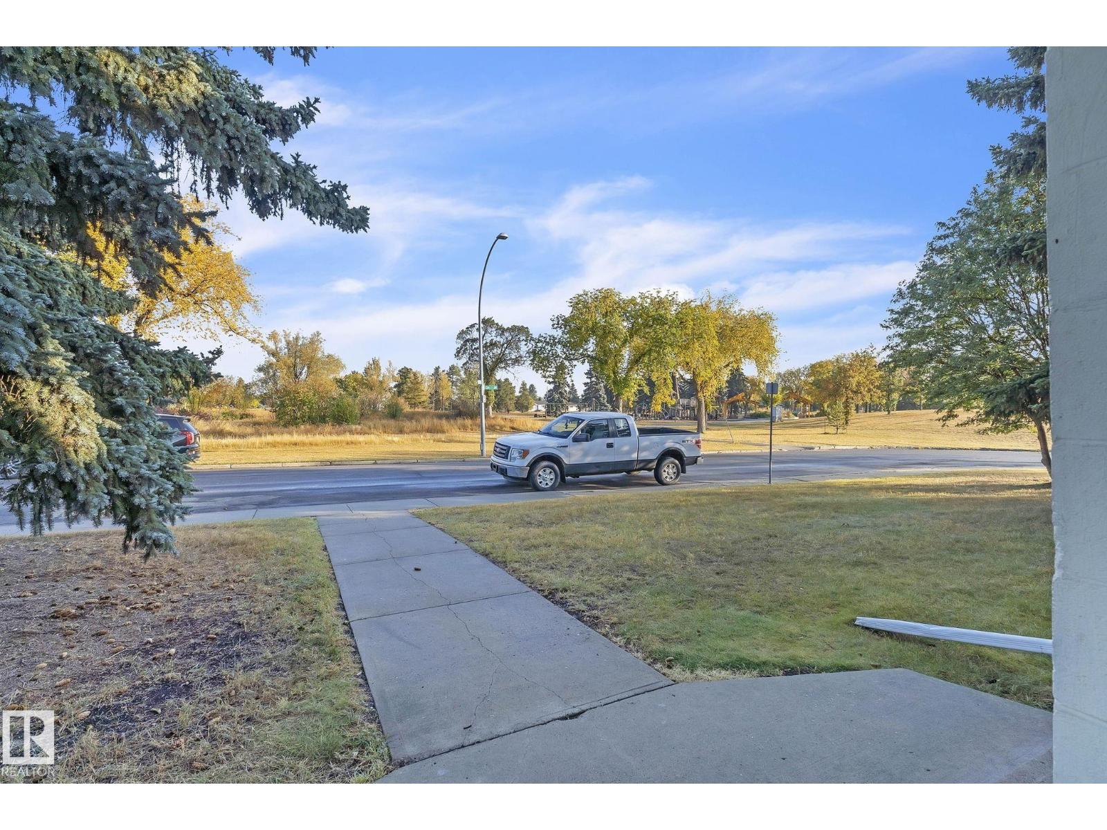 8917 134 Av Nw, Edmonton, Alberta  T5E 1H3 - Photo 4 - E4460799