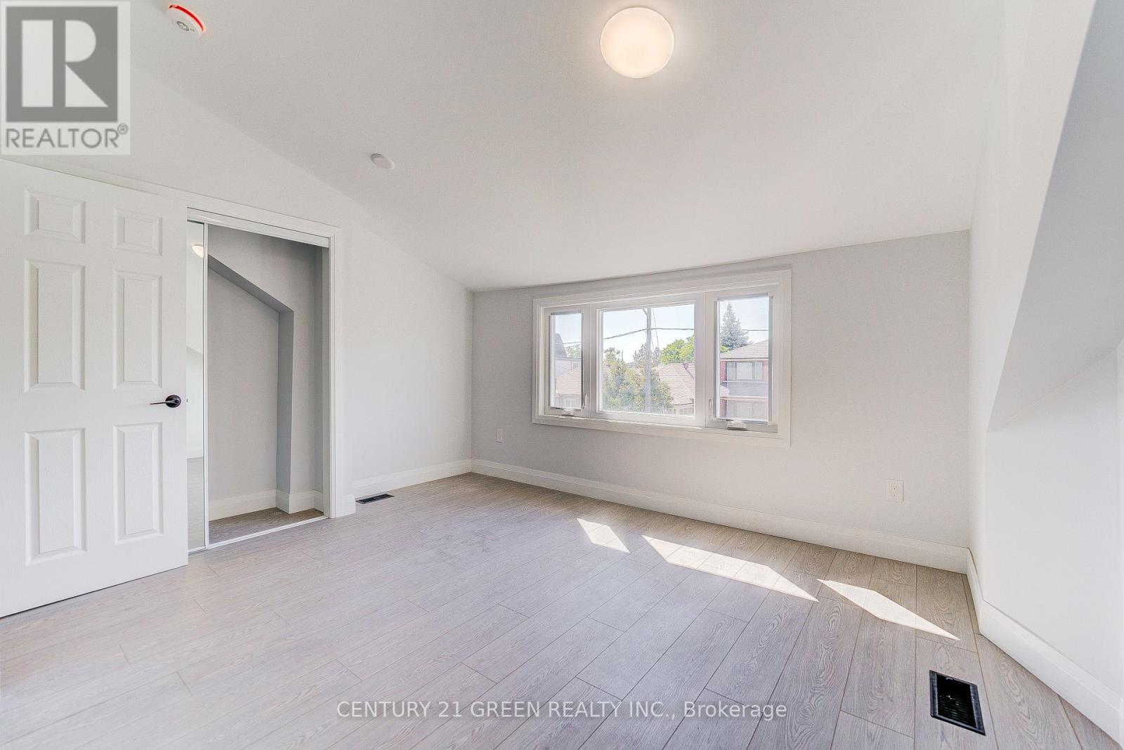 259 Robina Avenue, Toronto (Oakwood Village), Ontario  M6C 3Y9 - Photo 19 - C12444617