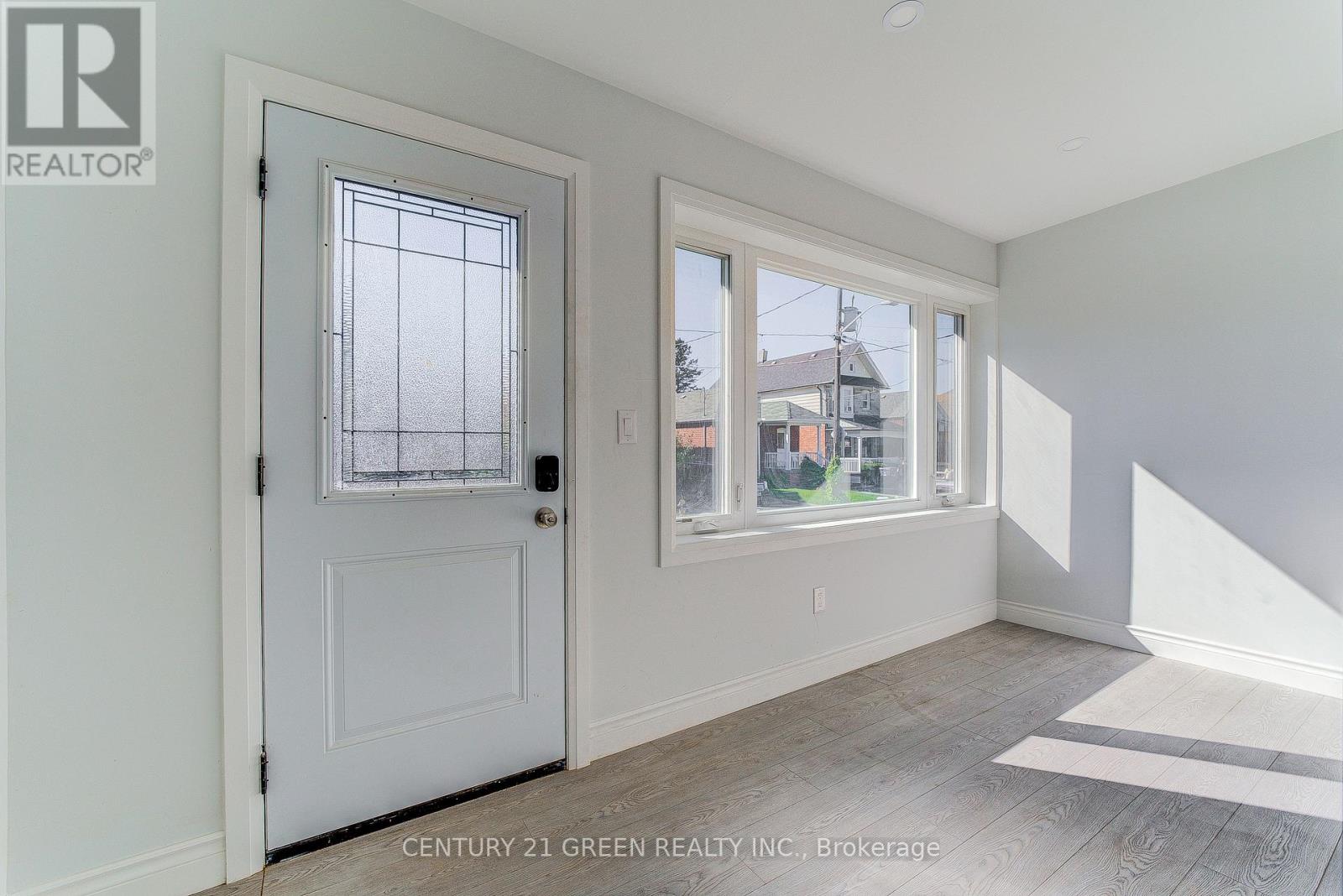 259 Robina Avenue, Toronto (Oakwood Village), Ontario  M6C 3Y9 - Photo 4 - C12444617