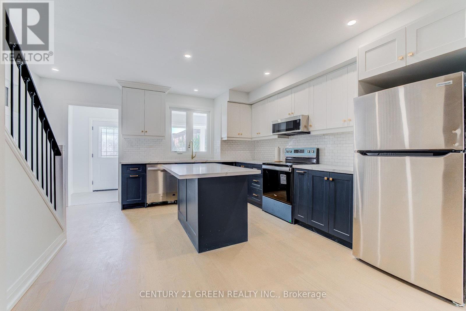 259 Robina Avenue, Toronto (Oakwood Village), Ontario  M6C 3Y9 - Photo 7 - C12444617