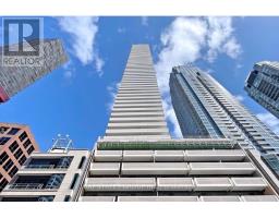 808 - 2221 Yonge Street, Toronto (Mount Pleasant West), Ca