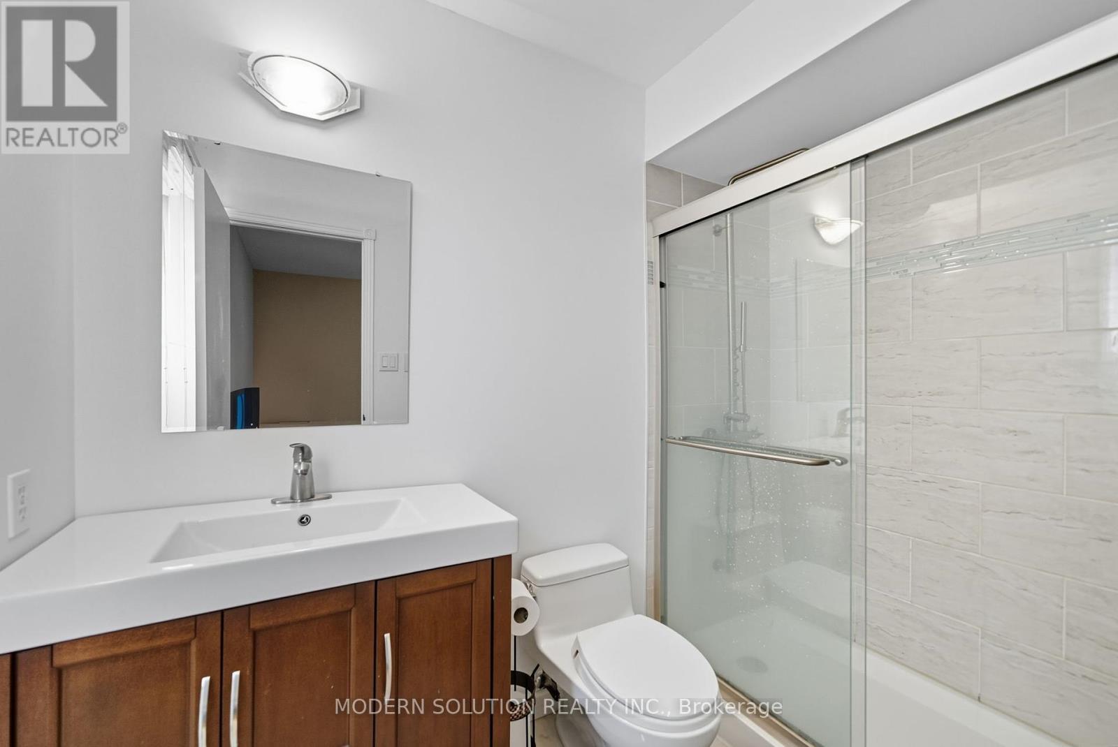 5 Woodlawn Court, Whitby (Blue Grass Meadows), Ontario  L1N 6R4 - Photo 18 - E12444616