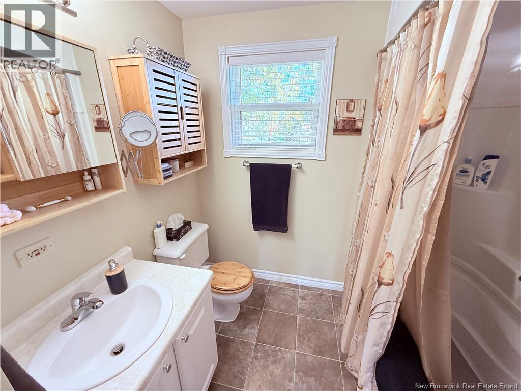 108 Fisher Avenue, Woodstock, New Brunswick  E7M 1S2 - Photo 11 - NB127940