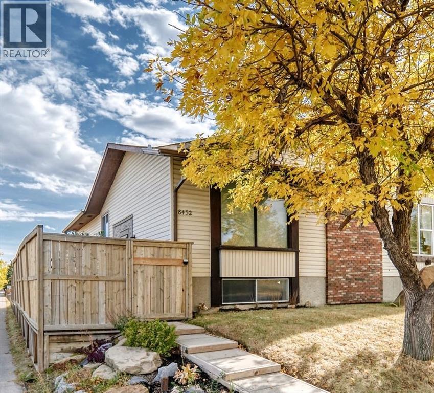8432 Berkley Road Nw, Calgary, Alberta  T3K 1B4 - Photo 1 - A2260578