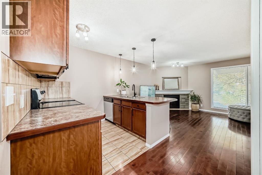 8432 Berkley Road Nw, Calgary, Alberta  T3K 1B4 - Photo 7 - A2260578