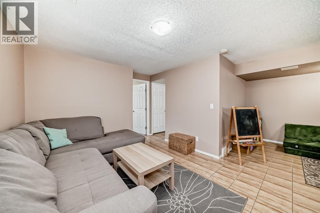 8432 Berkley Road Nw, Calgary, Alberta  T3K 1B4 - Photo 30 - A2260578