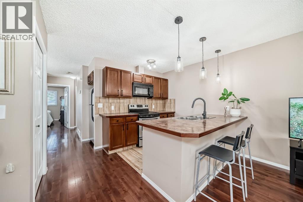 8432 Berkley Road Nw, Calgary, Alberta  T3K 1B4 - Photo 4 - A2260578