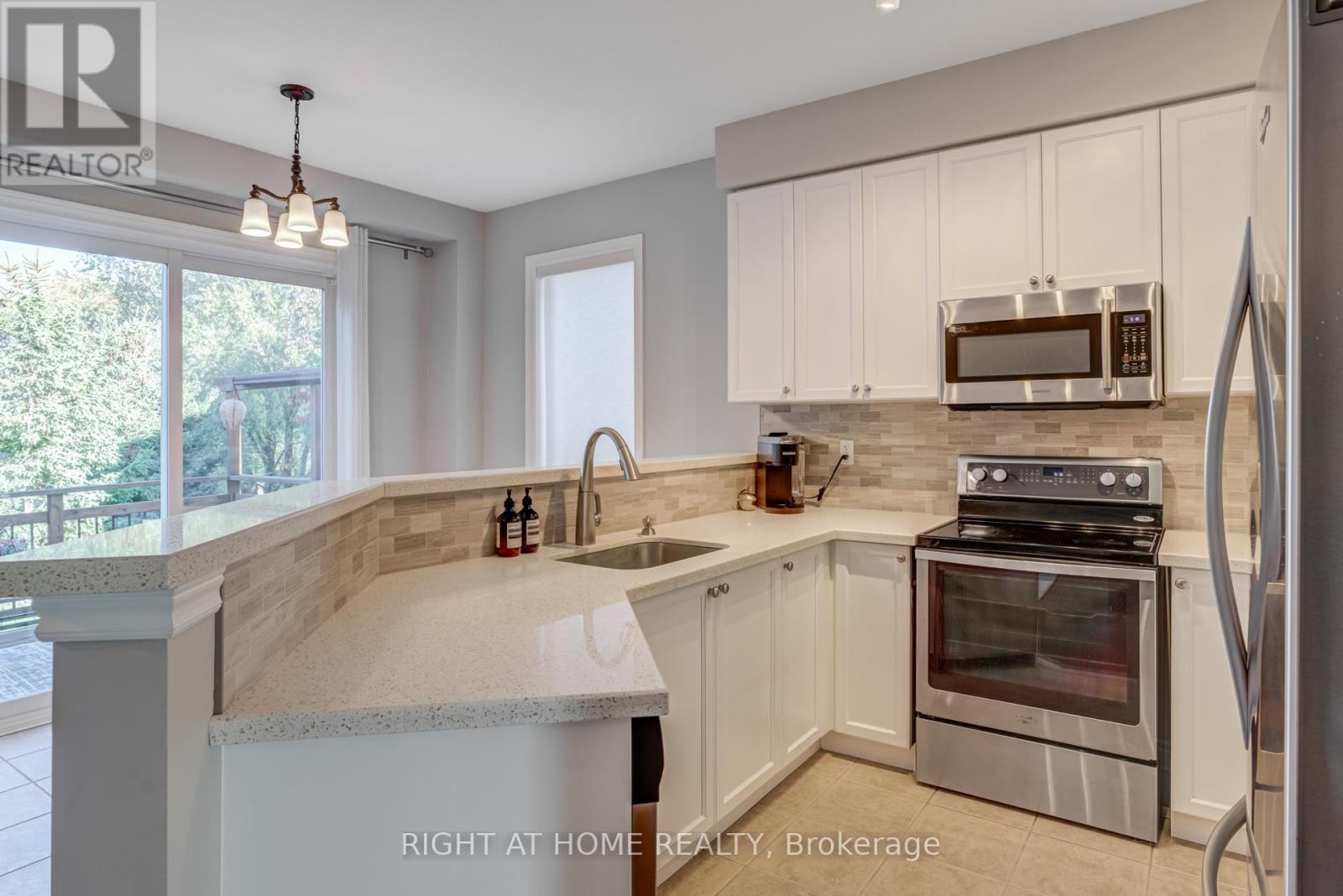 94 Limeridge Street, Aurora, Ontario  L4G 7S2 - Photo 10 - N12433205