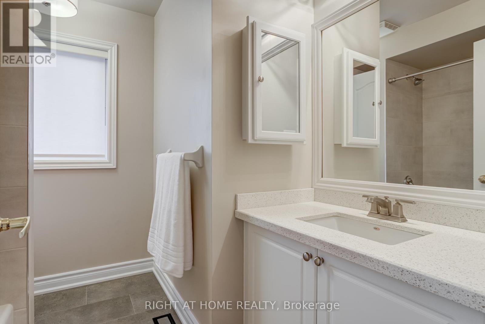 94 Limeridge Street, Aurora, Ontario  L4G 7S2 - Photo 28 - N12433205