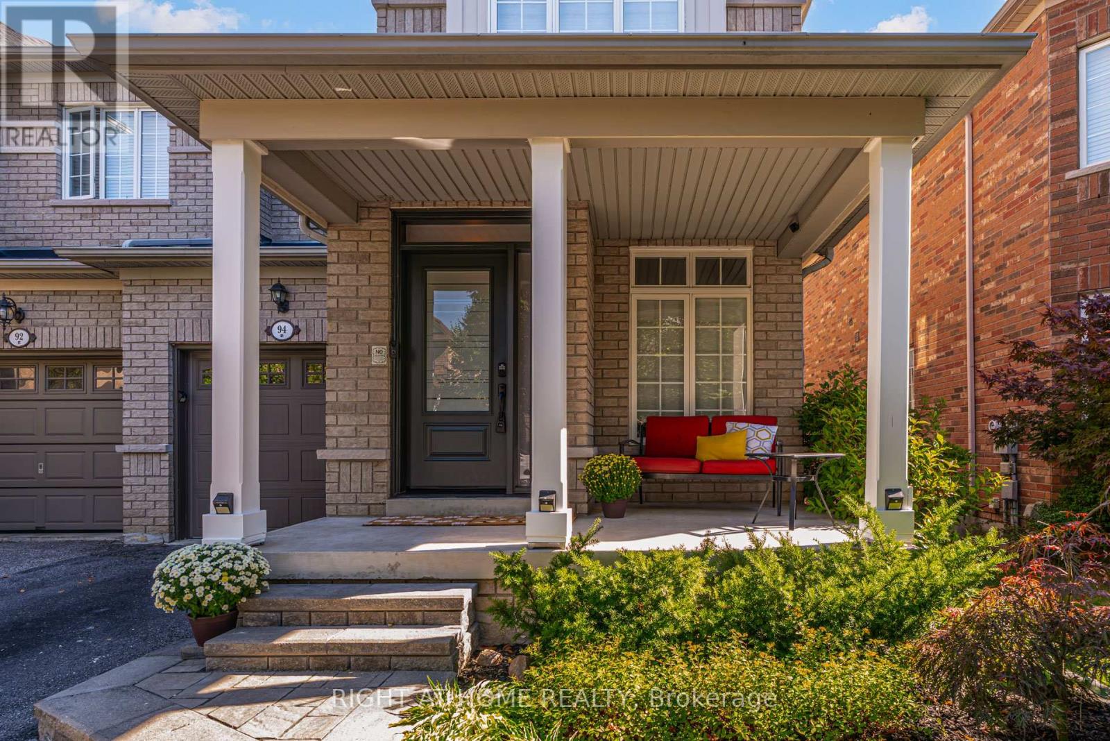 94 Limeridge Street, Aurora, Ontario  L4G 7S2 - Photo 4 - N12433205