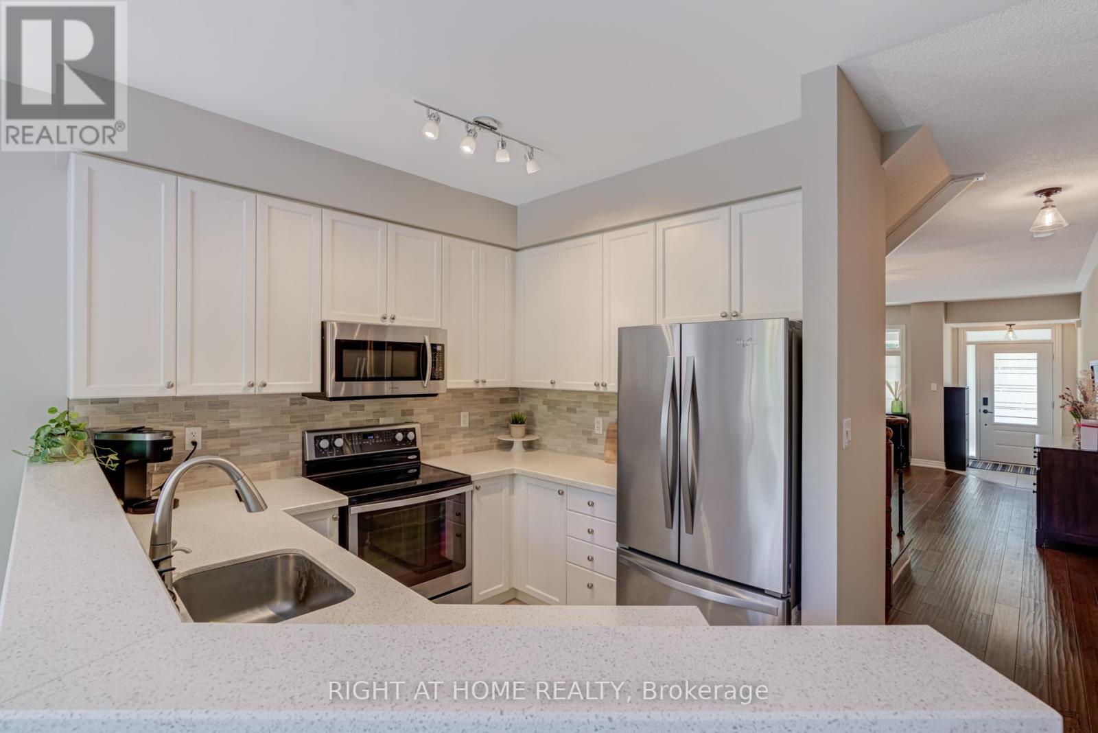 94 Limeridge Street, Aurora, Ontario  L4G 7S2 - Photo 8 - N12433205