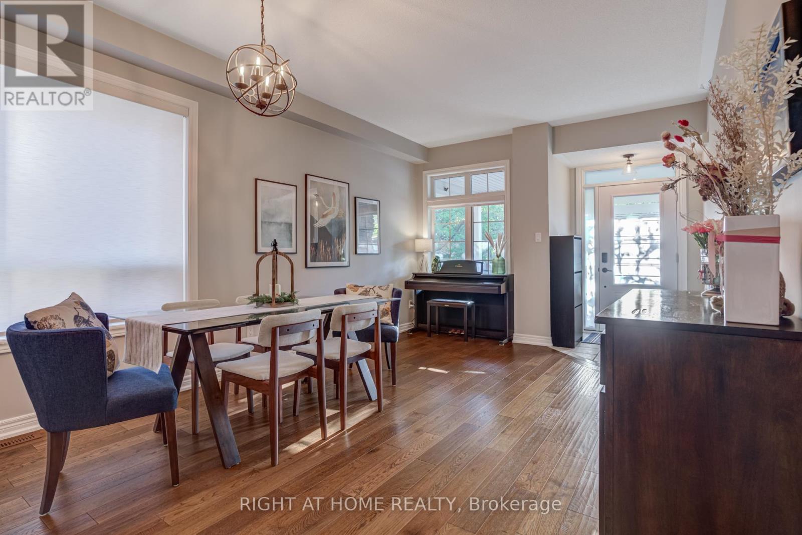 94 Limeridge Street, Aurora, Ontario  L4G 7S2 - Photo 6 - N12433205