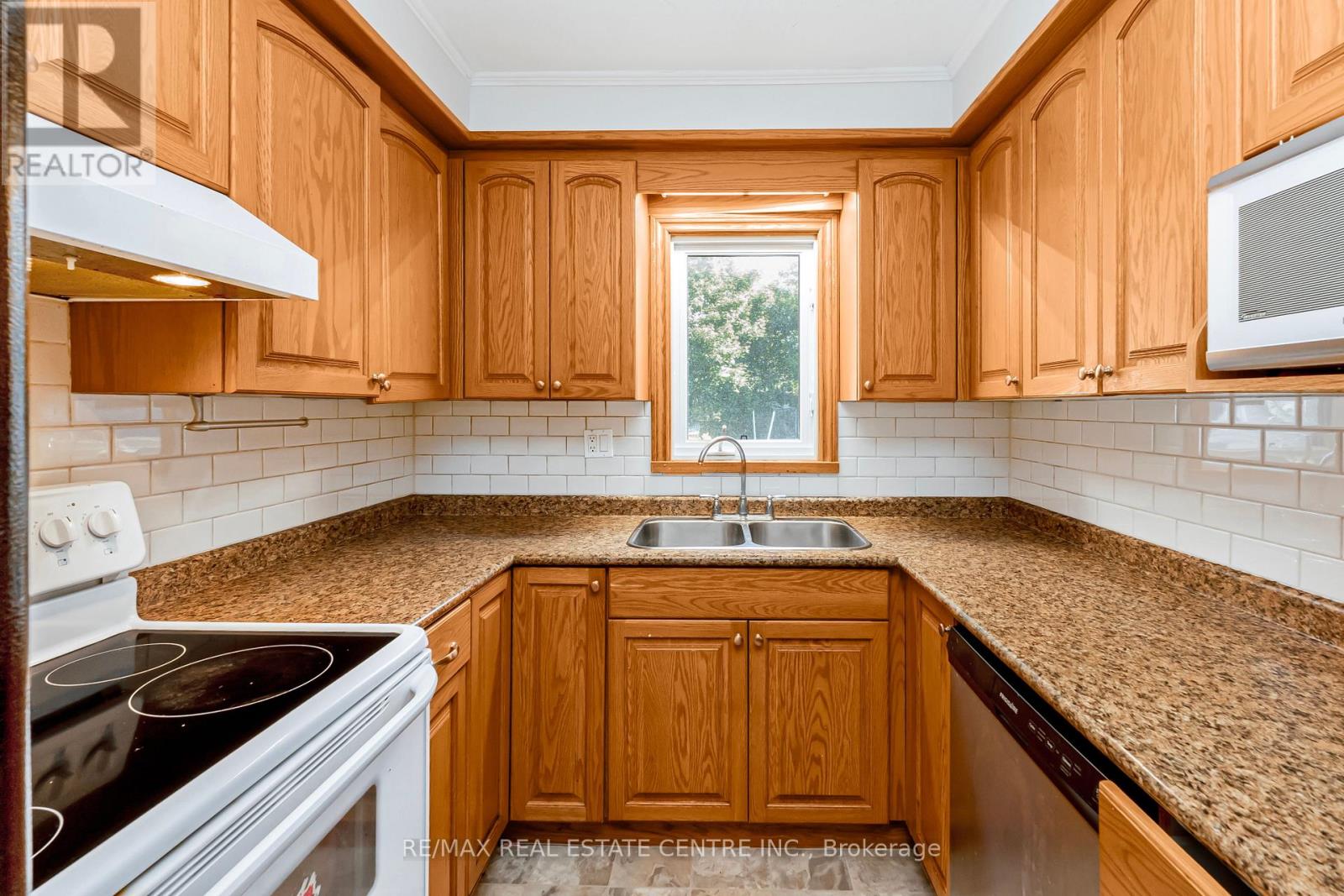 101 Ninth Street, Toronto (New Toronto), Ontario  M8V 3E5 - Photo 13 - W12444611