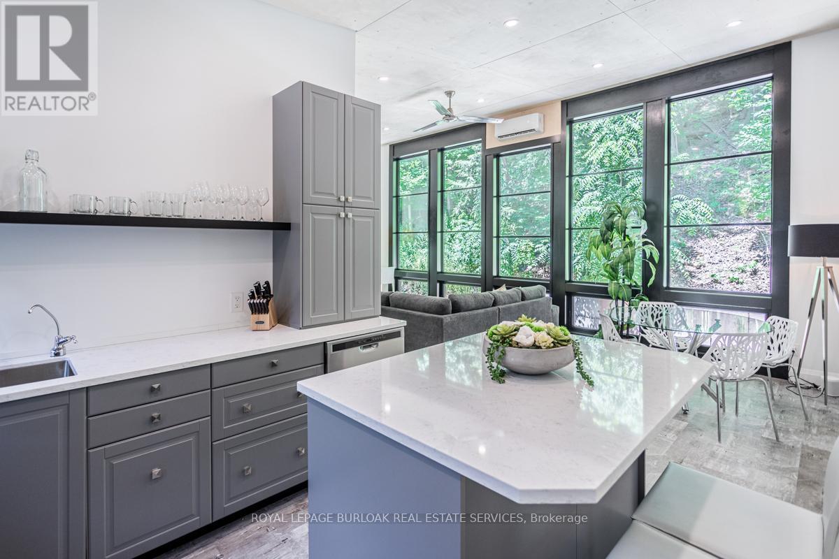 1323 Hidden Valley Road, Burlington, Ontario  L7R 3X5 - Photo 10 - W12444626