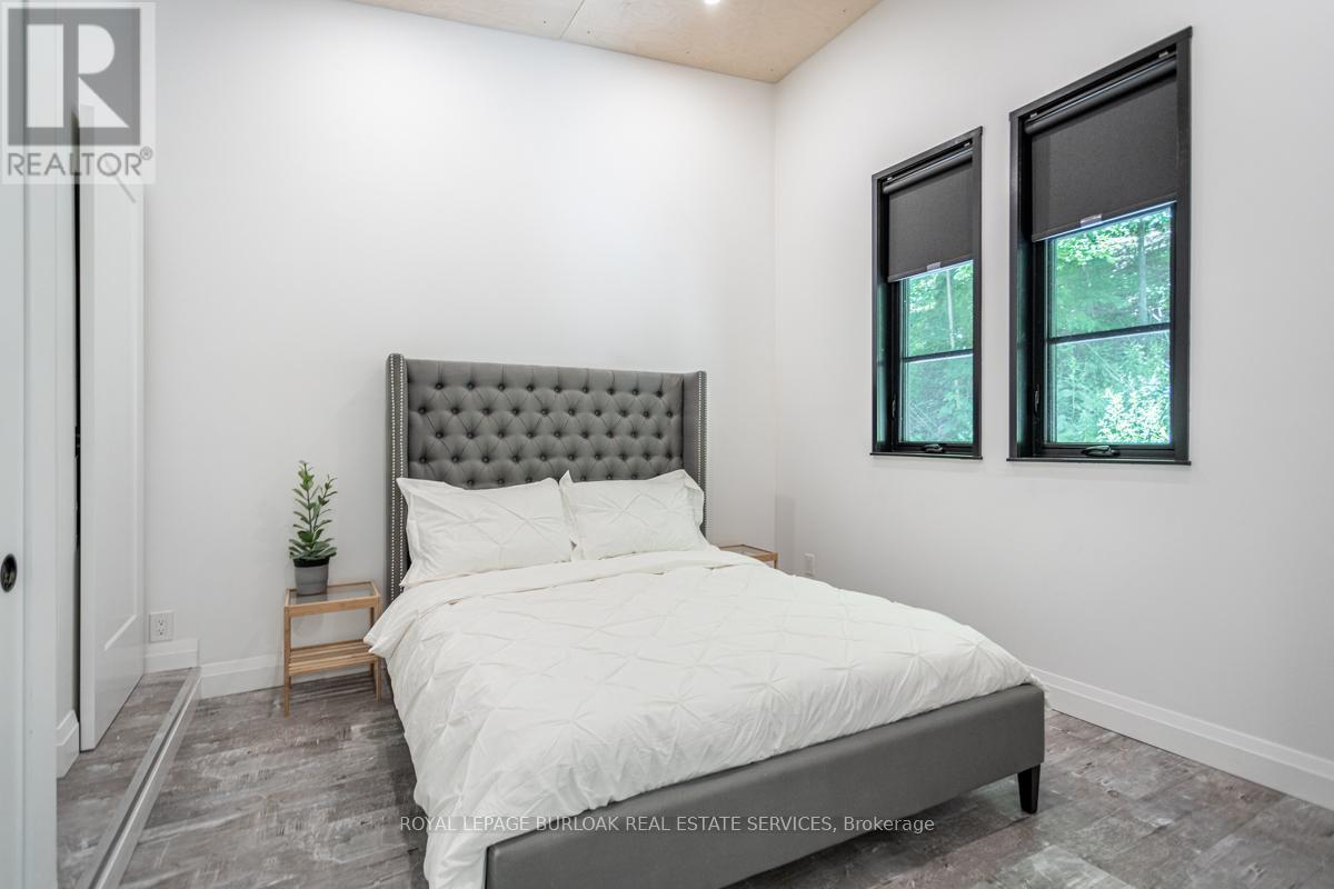 1323 Hidden Valley Road, Burlington, Ontario  L7R 3X5 - Photo 13 - W12444626