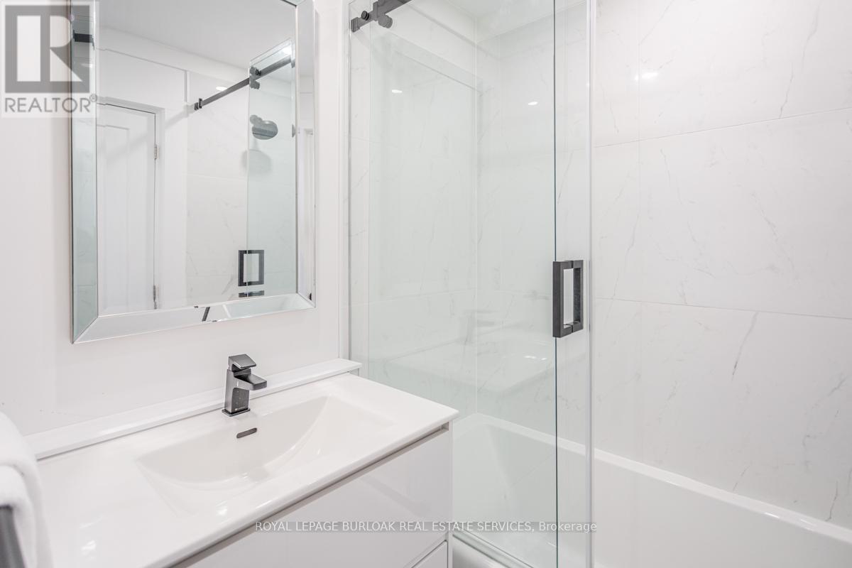 1323 Hidden Valley Road, Burlington, Ontario  L7R 3X5 - Photo 18 - W12444626