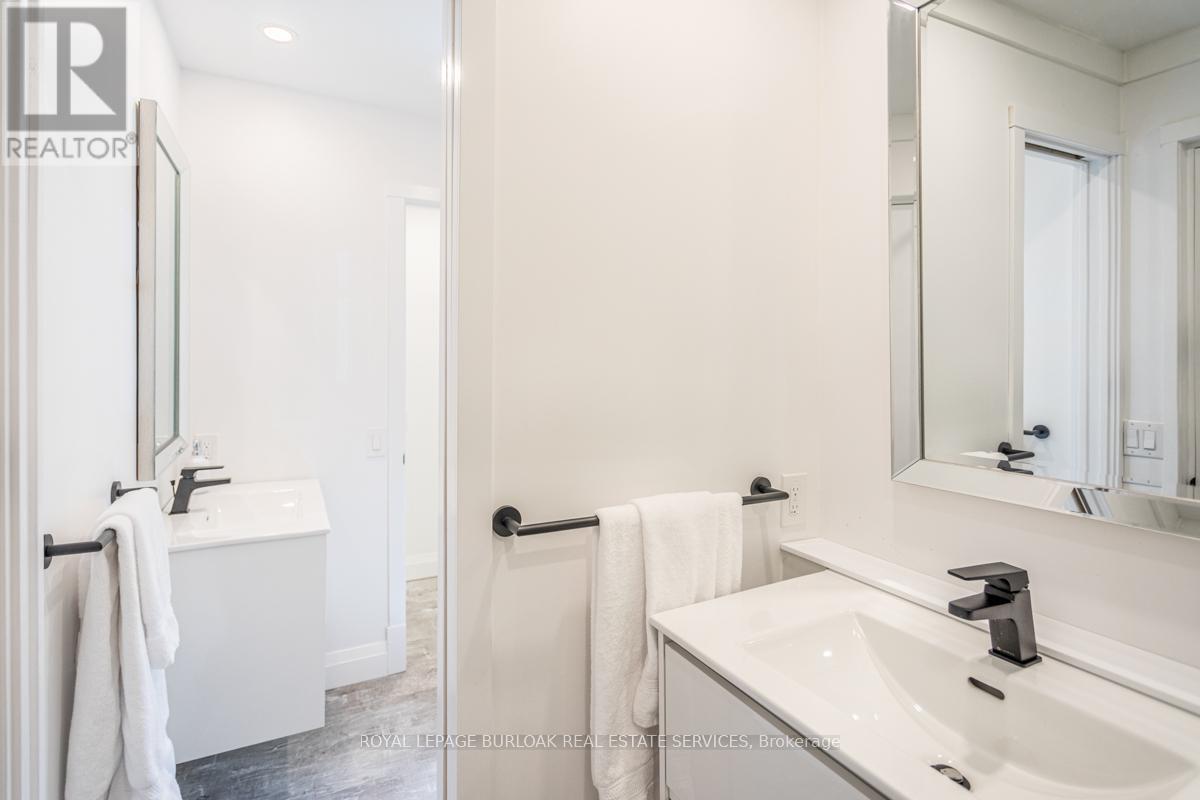 1323 Hidden Valley Road, Burlington, Ontario  L7R 3X5 - Photo 19 - W12444626