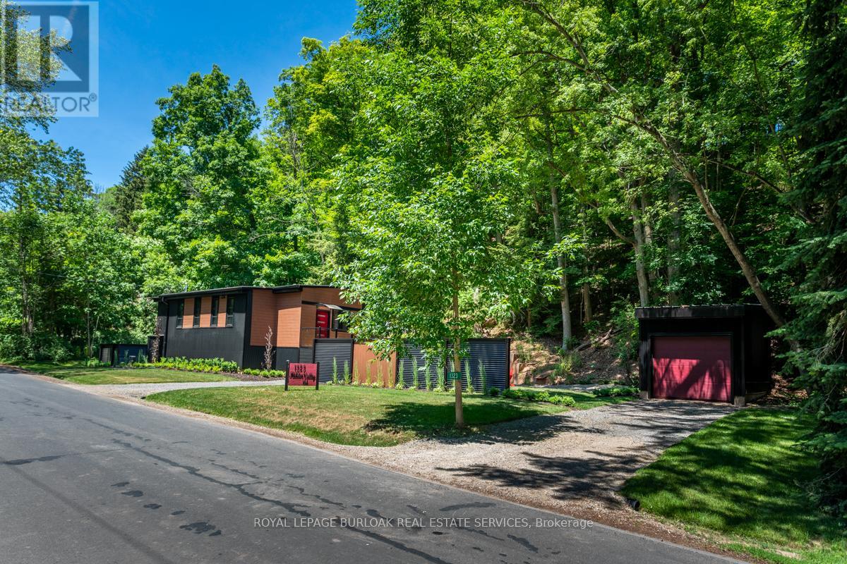 1323 Hidden Valley Road, Burlington, Ontario  L7R 3X5 - Photo 2 - W12444626