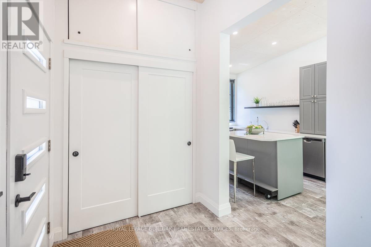 1323 Hidden Valley Road, Burlington, Ontario  L7R 3X5 - Photo 6 - W12444626