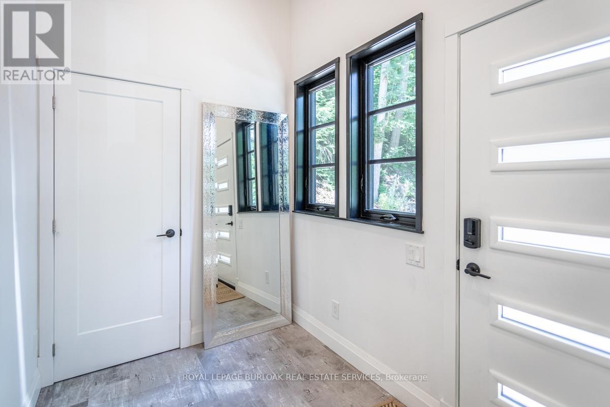 1323 Hidden Valley Road, Burlington, Ontario  L7R 3X5 - Photo 7 - W12444626