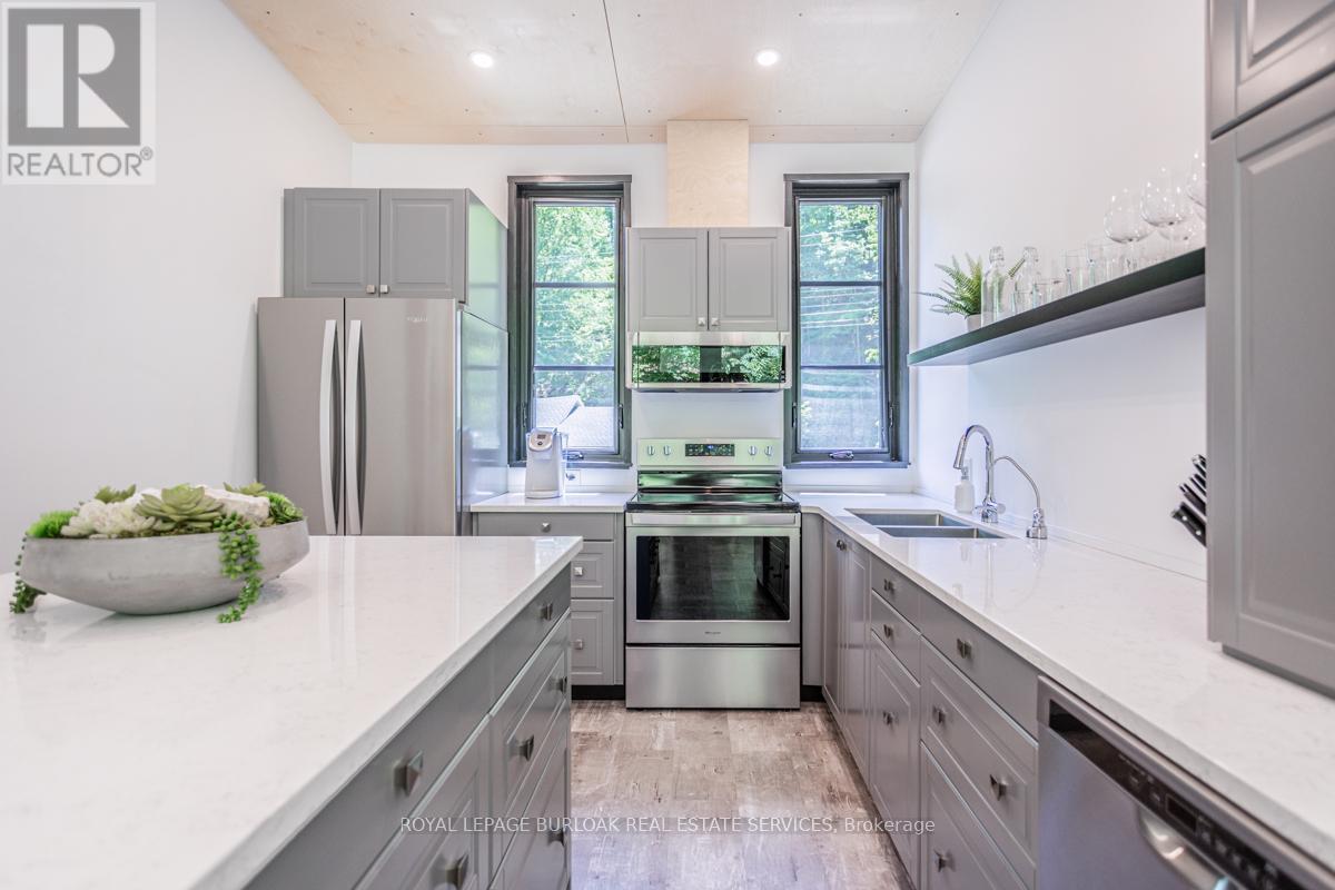 1323 Hidden Valley Road, Burlington, Ontario  L7R 3X5 - Photo 9 - W12444626