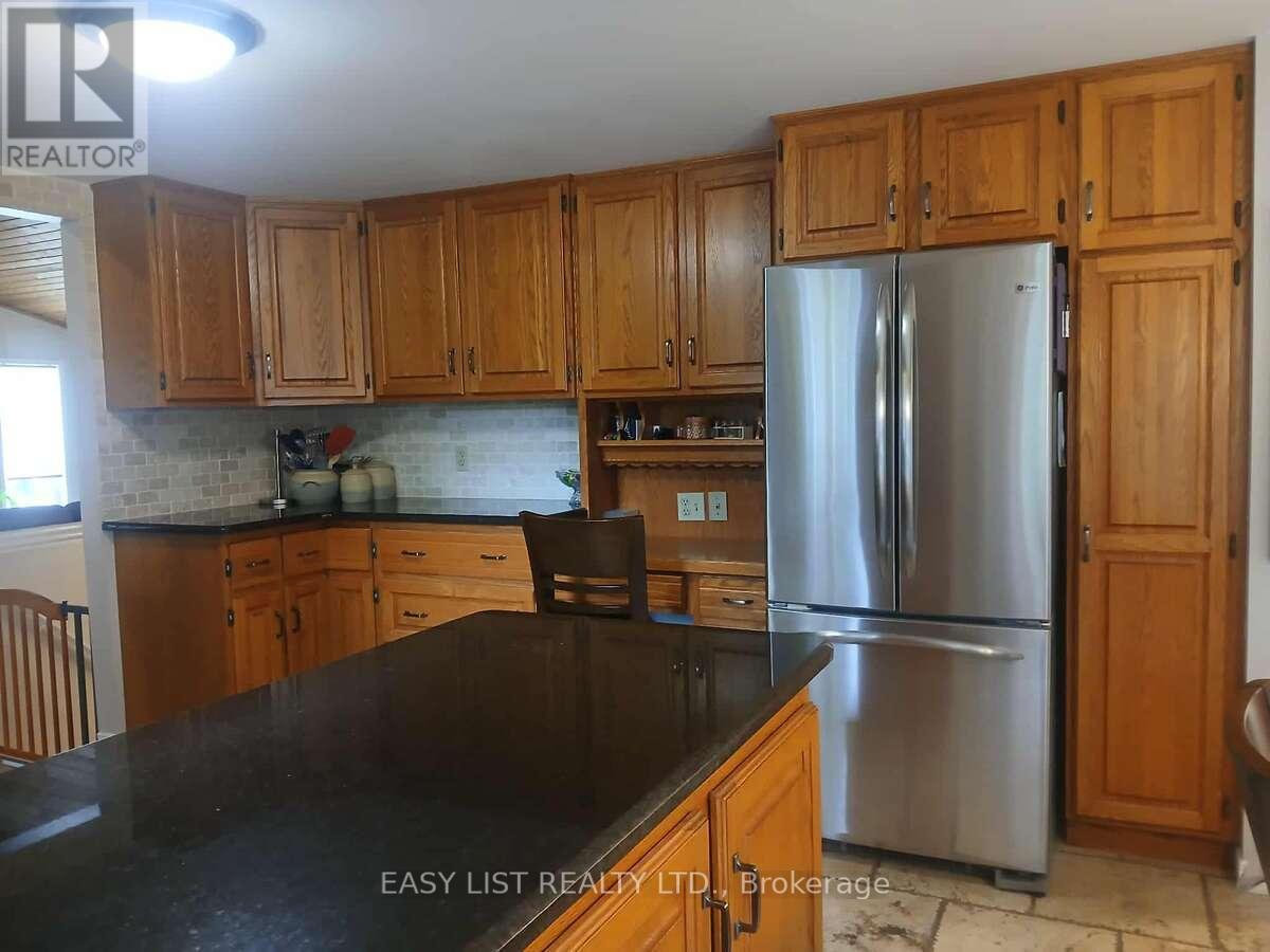 7652 Harris Point Drive, Plympton-Wyoming, Ontario  N0N 1J6 - Photo 14 - X12444601