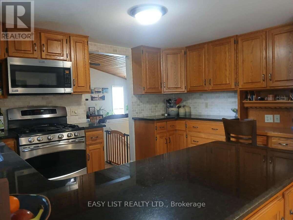 7652 Harris Point Drive, Plympton-Wyoming, Ontario  N0N 1J6 - Photo 15 - X12444601