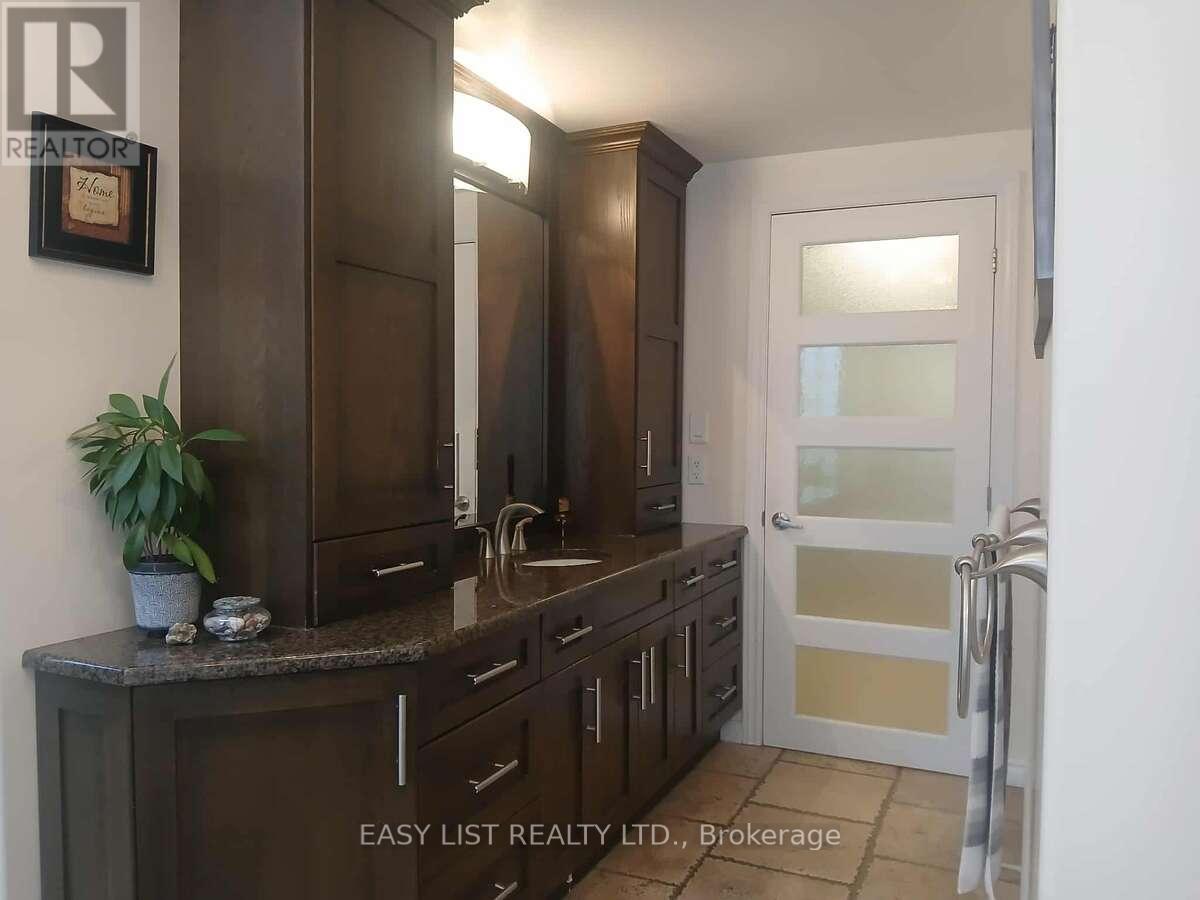 7652 Harris Point Drive, Plympton-Wyoming, Ontario  N0N 1J6 - Photo 19 - X12444601