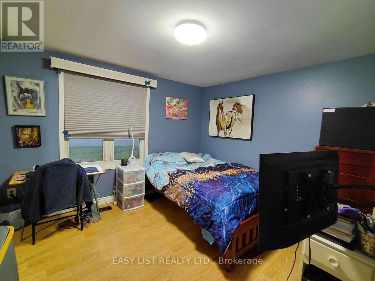 7652 Harris Point Drive, Plympton-Wyoming, Ontario  N0N 1J6 - Photo 22 - X12444601