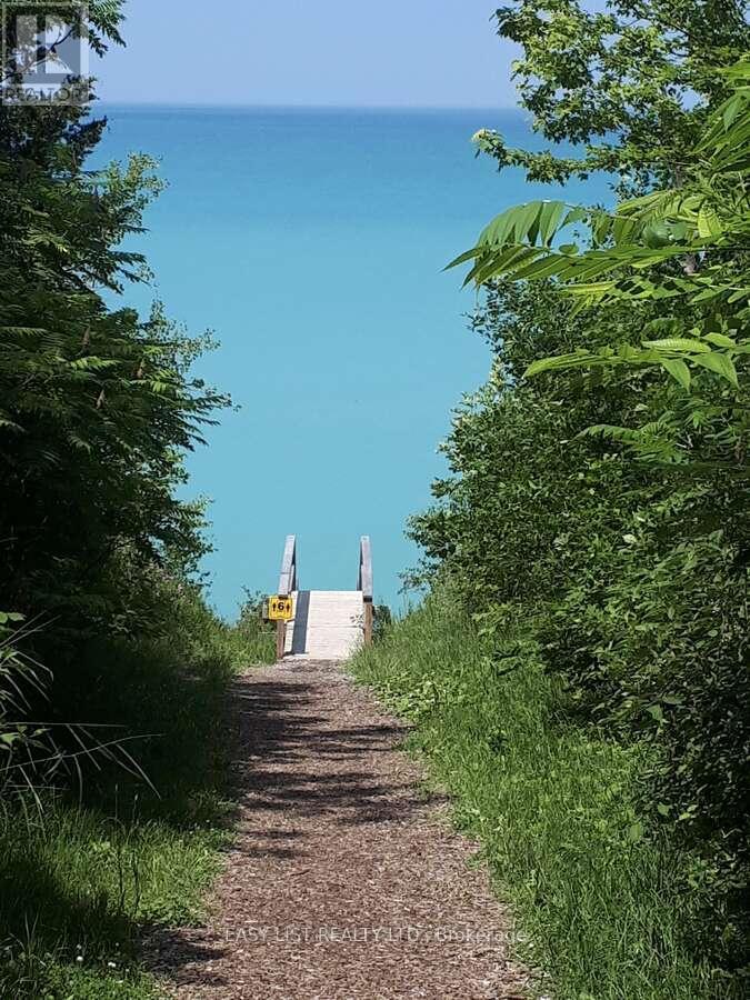 7652 Harris Point Drive, Plympton-Wyoming, Ontario  N0N 1J6 - Photo 37 - X12444601