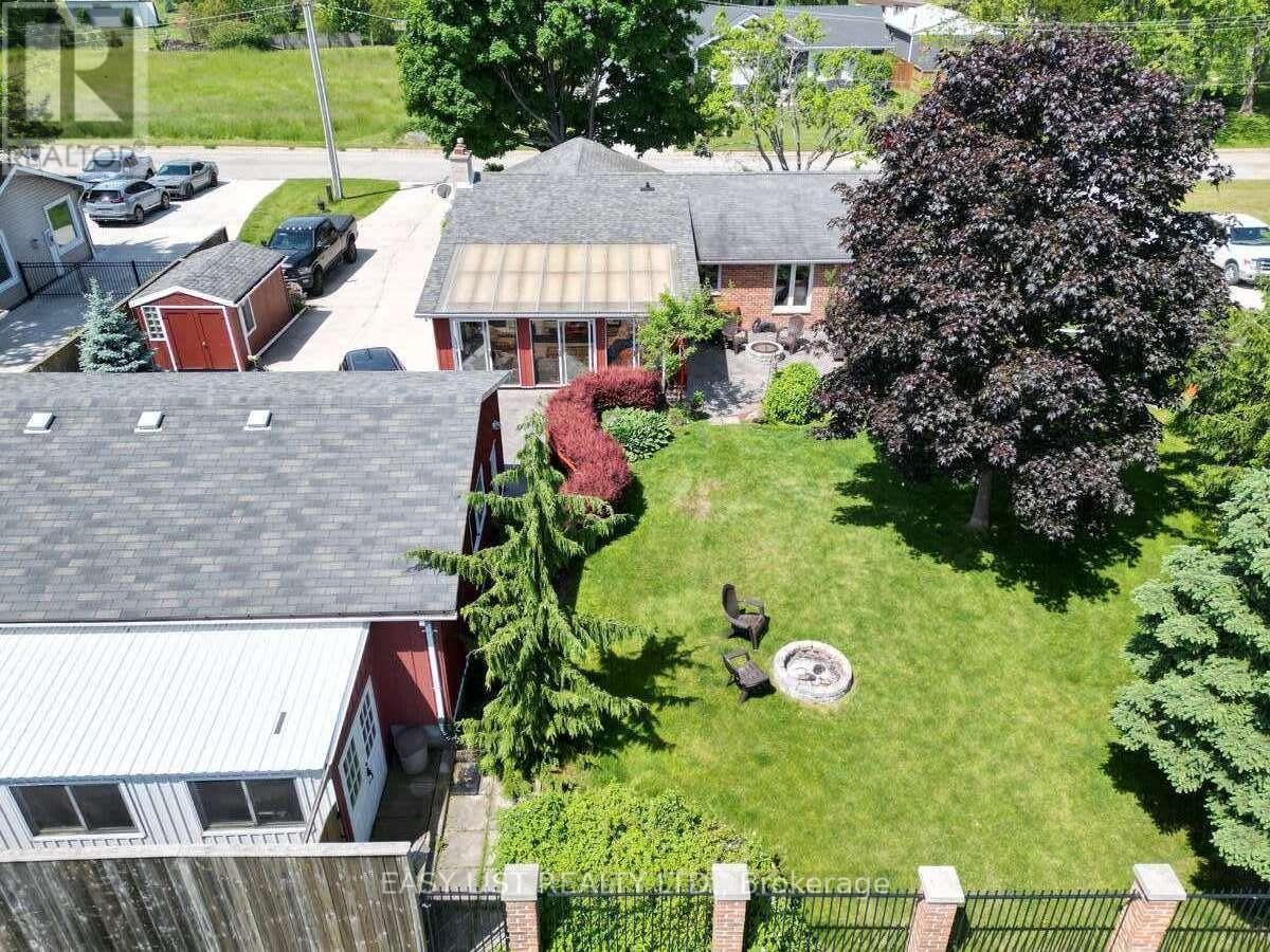 7652 Harris Point Drive, Plympton-Wyoming, Ontario  N0N 1J6 - Photo 6 - X12444601