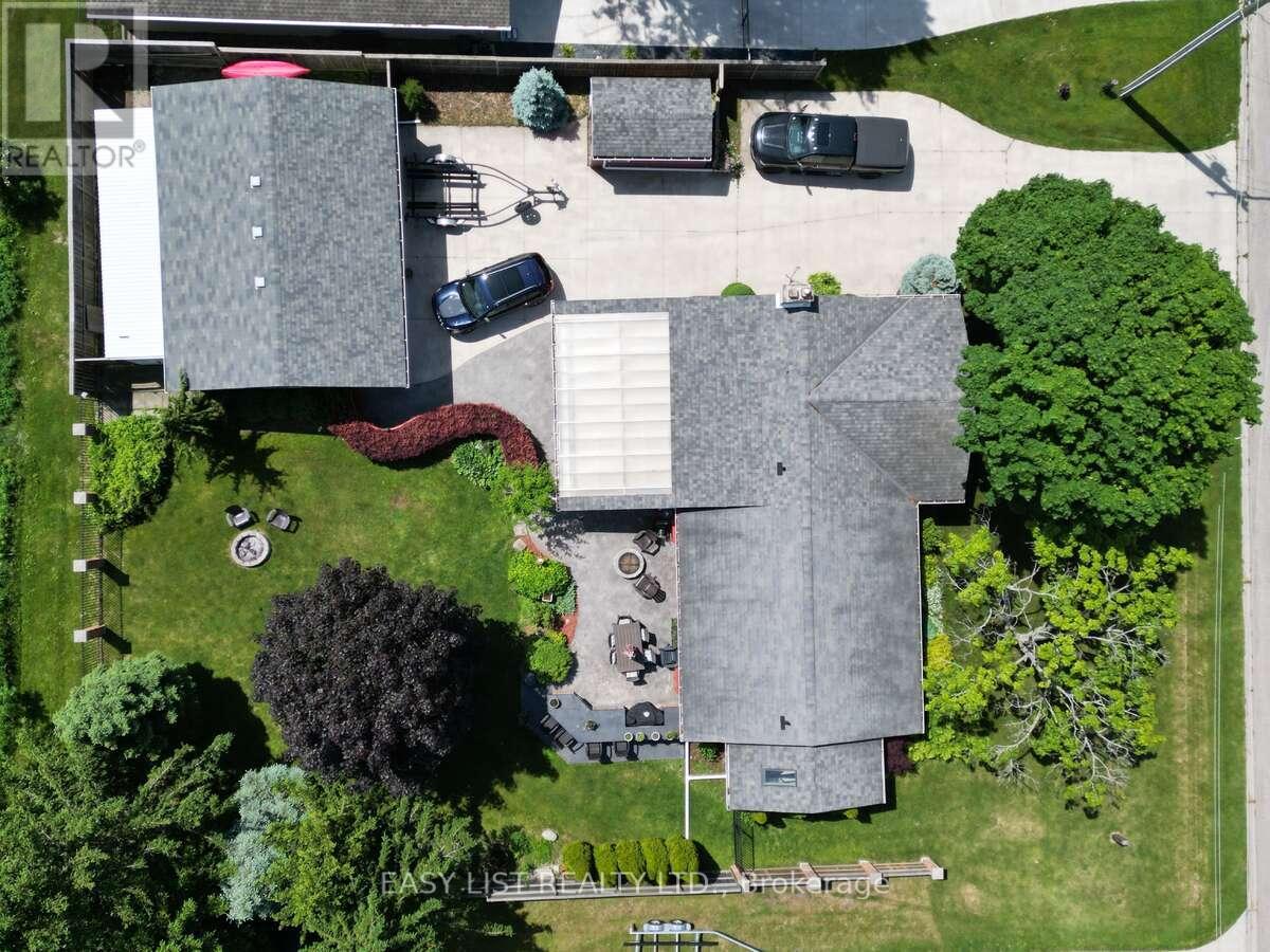 7652 Harris Point Drive, Plympton-Wyoming, Ontario  N0N 1J6 - Photo 7 - X12444601