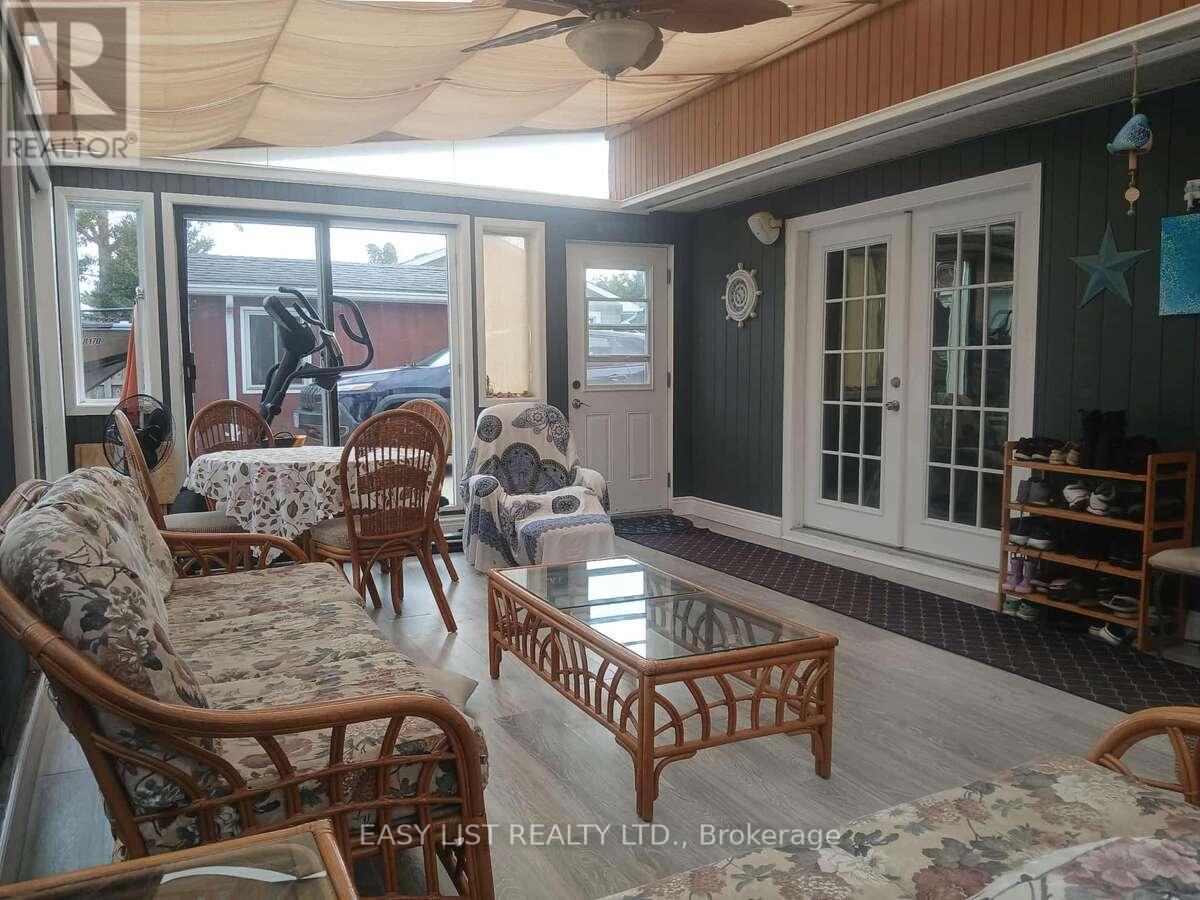 7652 Harris Point Drive, Plympton-Wyoming, Ontario  N0N 1J6 - Photo 8 - X12444601