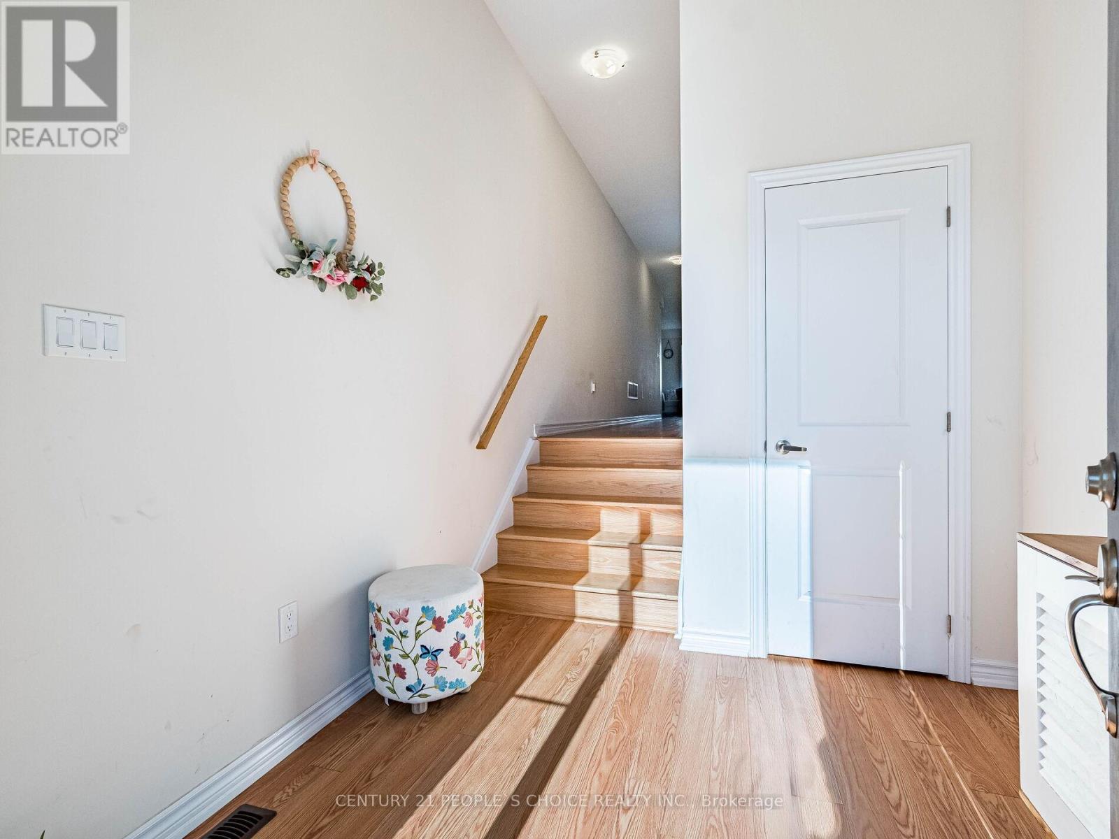 25 Conboy Drive, Erin, Ontario  N0B 1T0 - Photo 2 - X12444613
