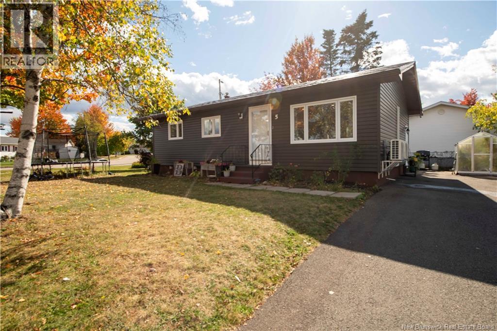 5 Pelton Street, Moncton, New Brunswick  E1G 1L3 - Photo 2 - NB127660