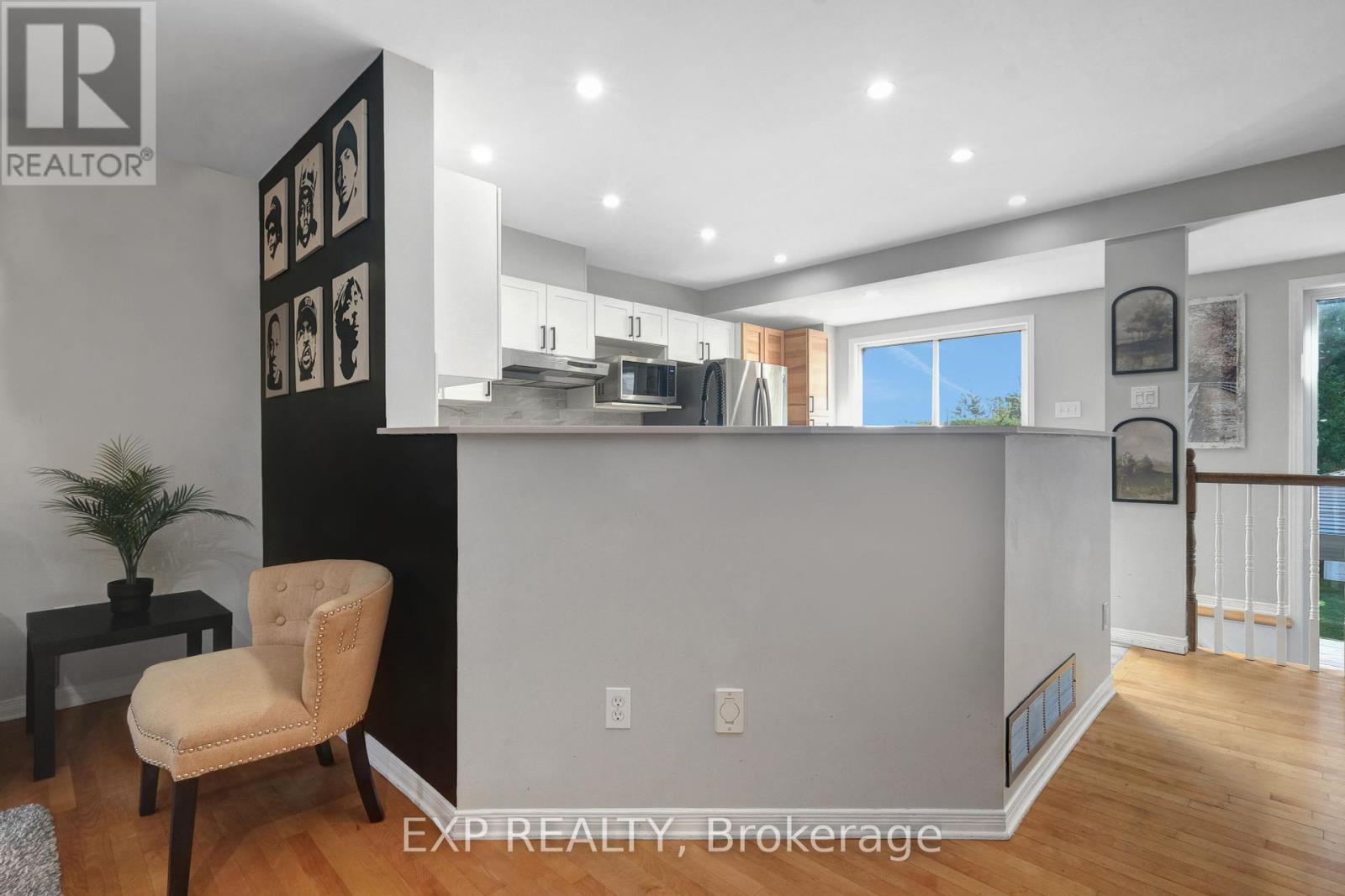 104 Carwood Circle, Ottawa, Ontario  K1K 4V5 - Photo 12 - X12444640
