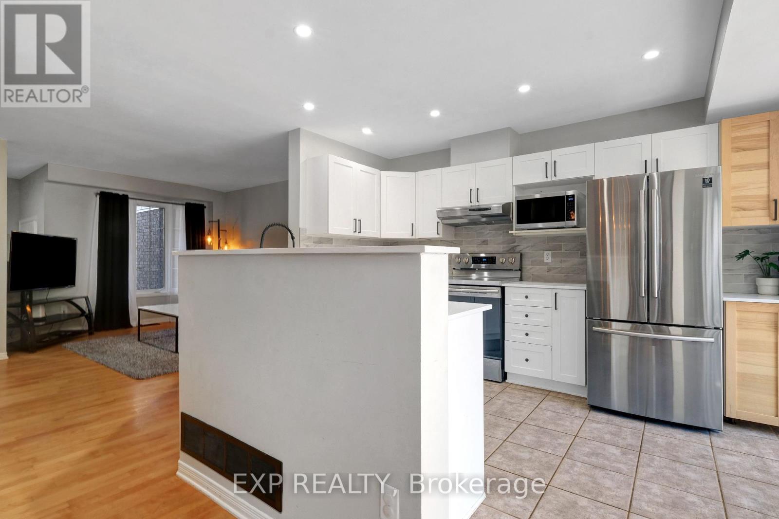 104 Carwood Circle, Ottawa, Ontario  K1K 4V5 - Photo 13 - X12444640