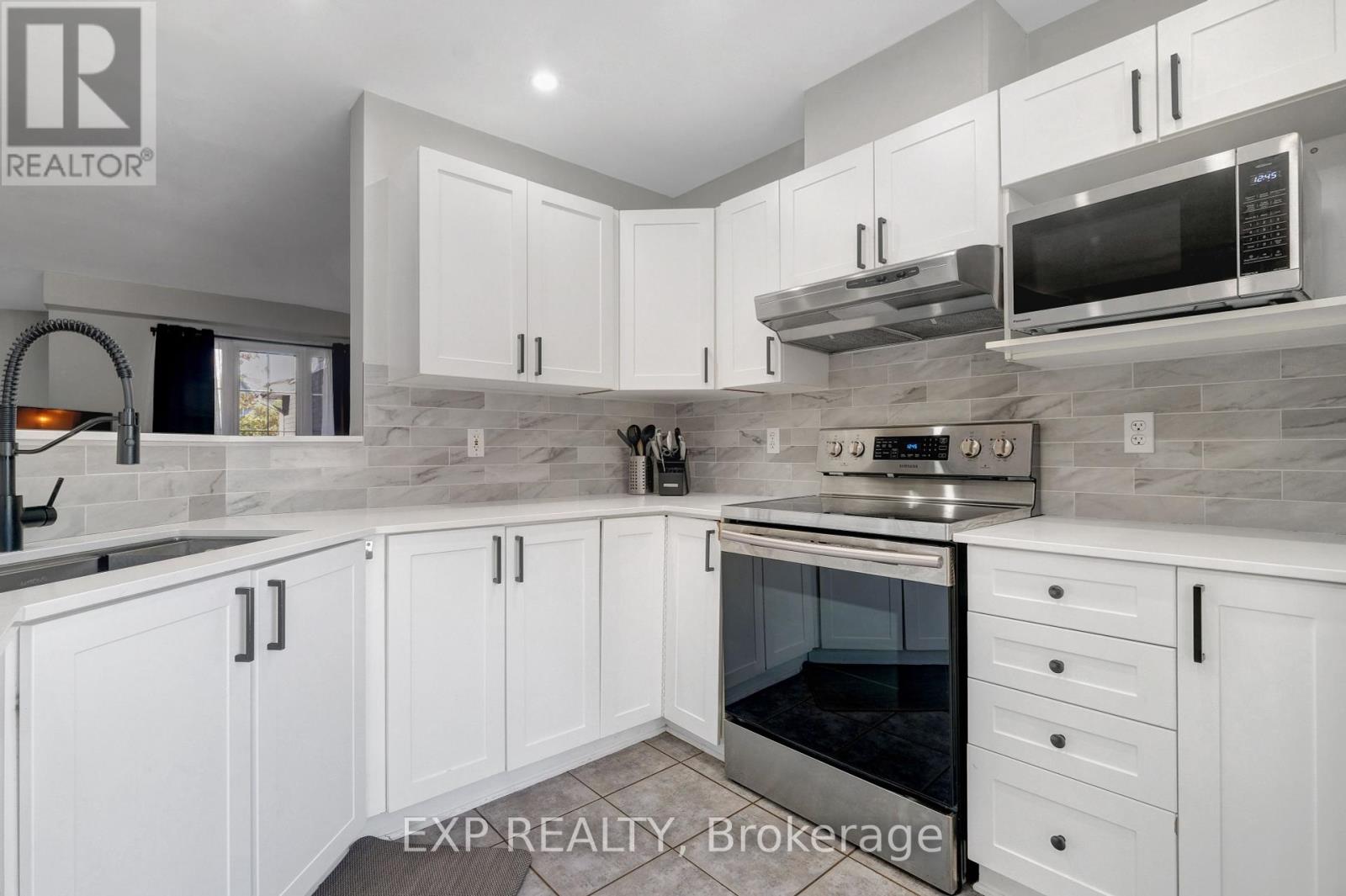 104 Carwood Circle, Ottawa, Ontario  K1K 4V5 - Photo 17 - X12444640