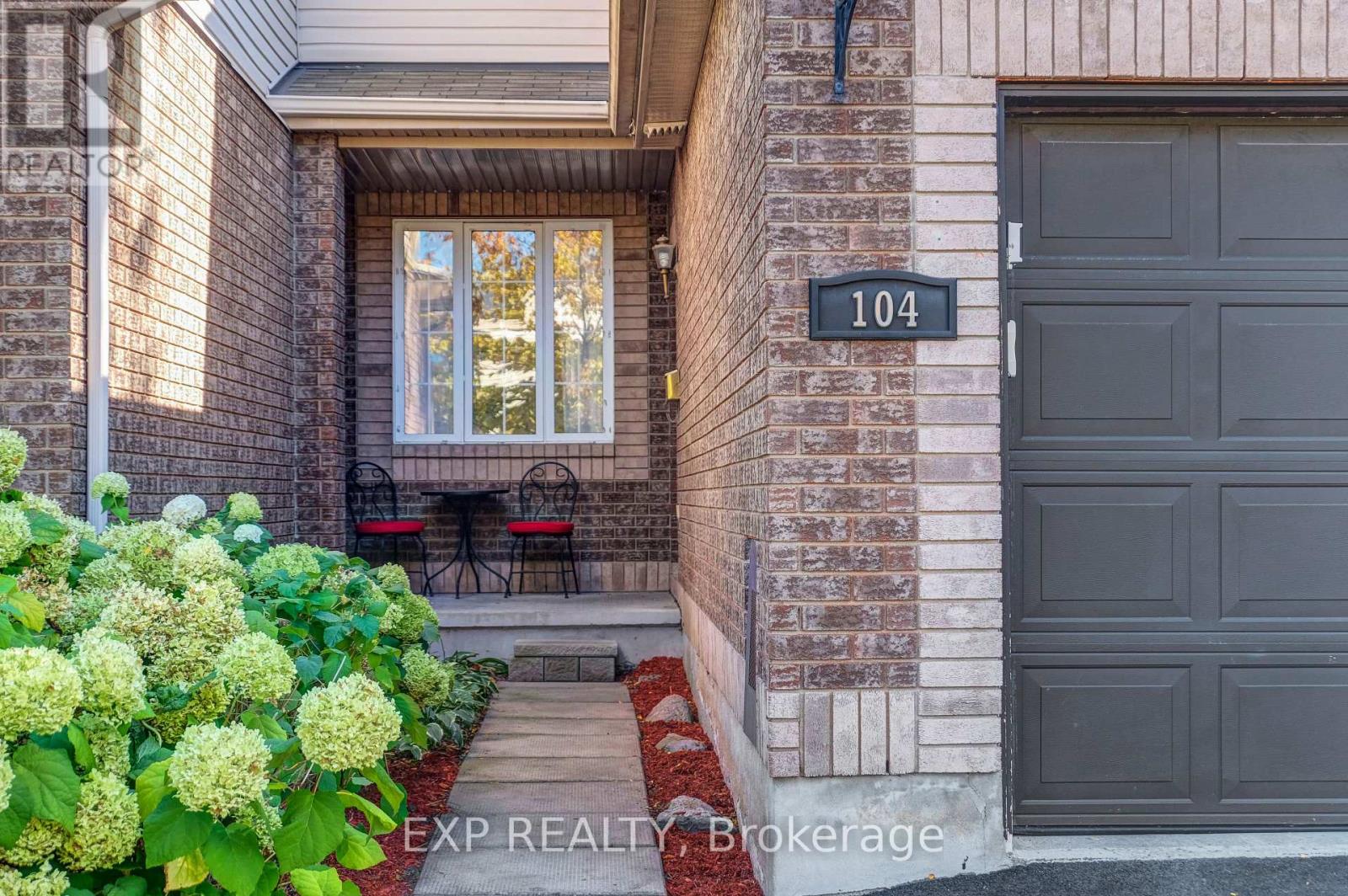 104 Carwood Circle, Ottawa, Ontario  K1K 4V5 - Photo 3 - X12444640