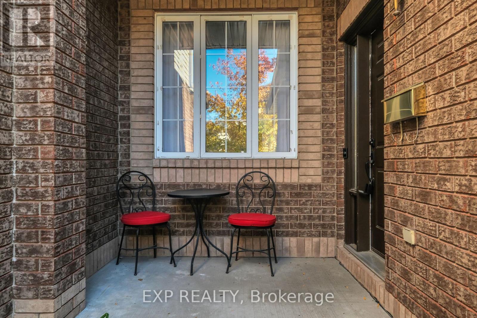 104 Carwood Circle, Ottawa, Ontario  K1K 4V5 - Photo 4 - X12444640