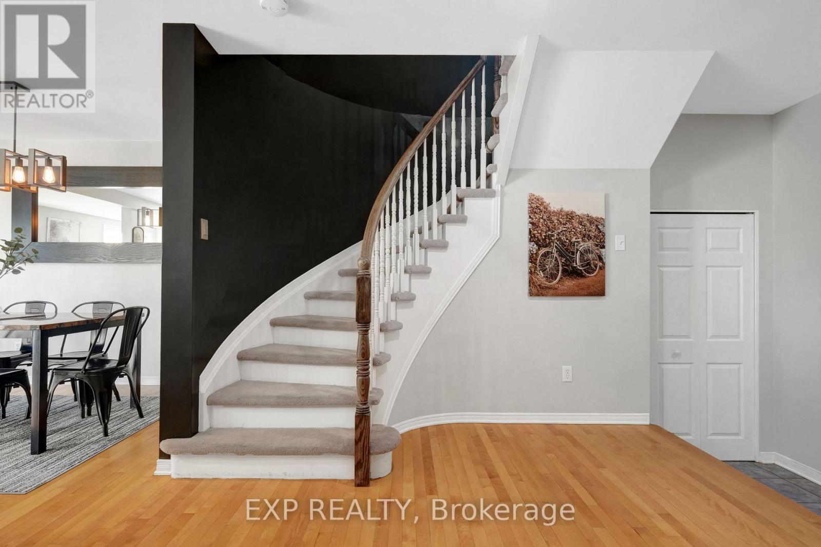104 Carwood Circle, Ottawa, Ontario  K1K 4V5 - Photo 7 - X12444640