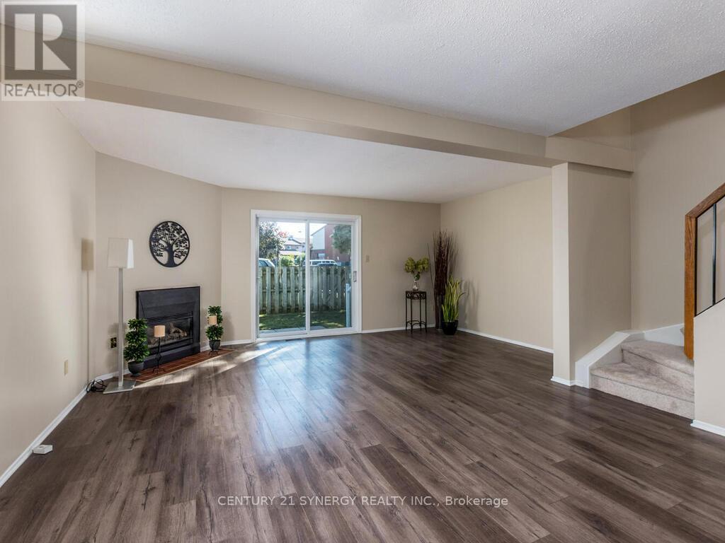 78 Clarkson Crescent, Ottawa, Ontario  K2L 3E2 - Photo 12 - X12444642