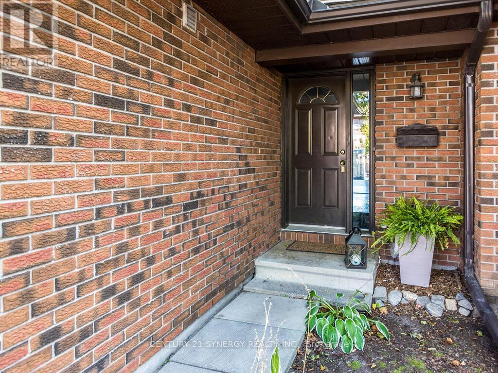 78 Clarkson Crescent, Ottawa, Ontario  K2L 3E2 - Photo 3 - X12444642