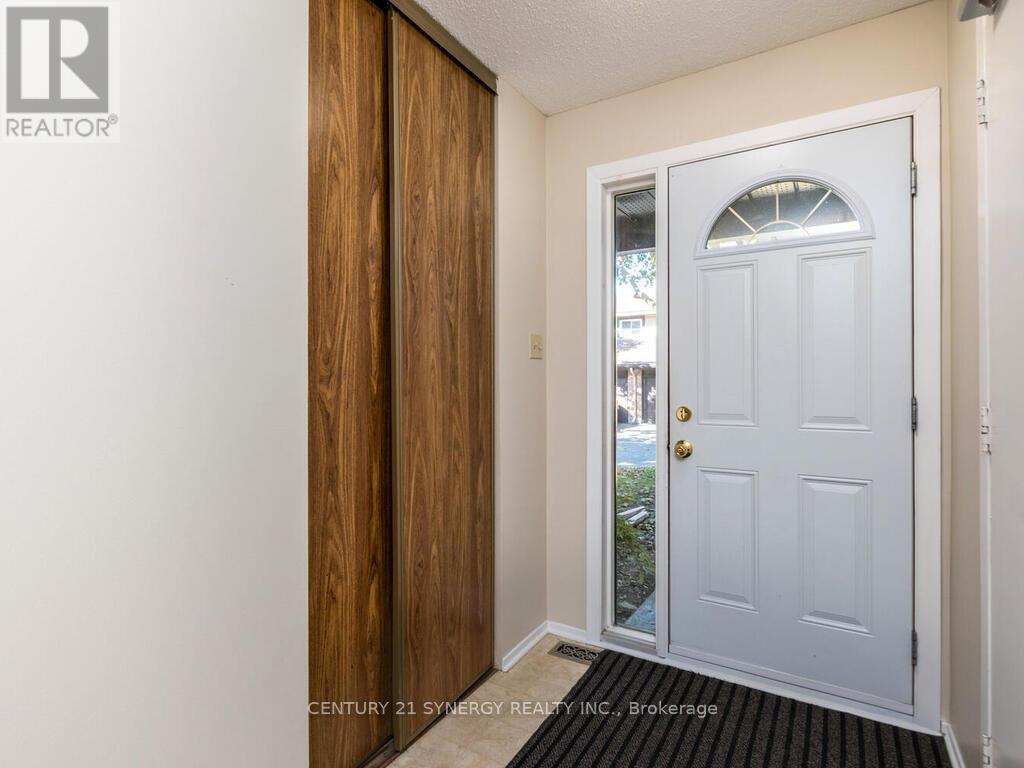 78 Clarkson Crescent, Ottawa, Ontario  K2L 3E2 - Photo 4 - X12444642