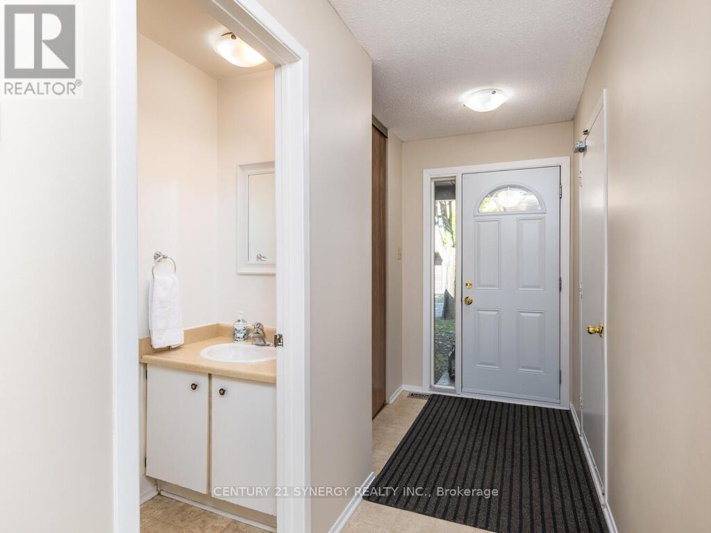 78 Clarkson Crescent, Ottawa, Ontario  K2L 3E2 - Photo 5 - X12444642