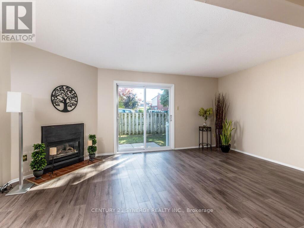 78 Clarkson Crescent, Ottawa, Ontario  K2L 3E2 - Photo 6 - X12444642