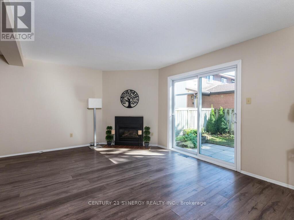 78 Clarkson Crescent, Ottawa, Ontario  K2L 3E2 - Photo 8 - X12444642