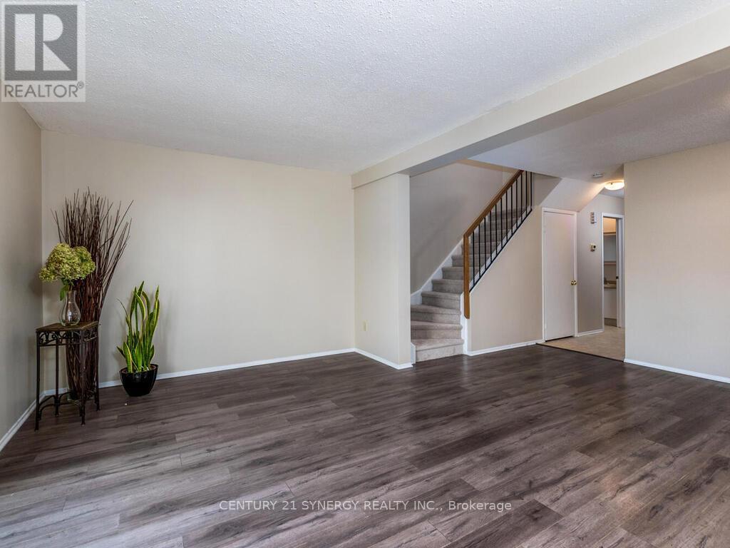 78 Clarkson Crescent, Ottawa, Ontario  K2L 3E2 - Photo 9 - X12444642